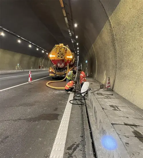 沂水隧道排水渠清淤